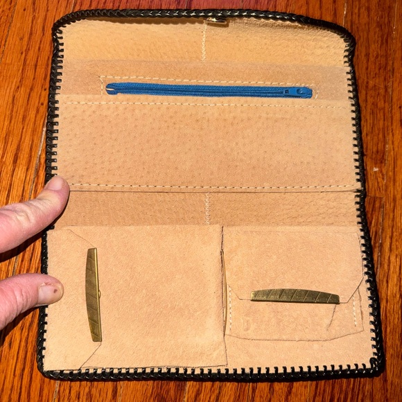 Vintage 1970’s Large Hand-Tooled Leather Butterfly Wallet Aaron Wade Texas - Picture 4 of 4